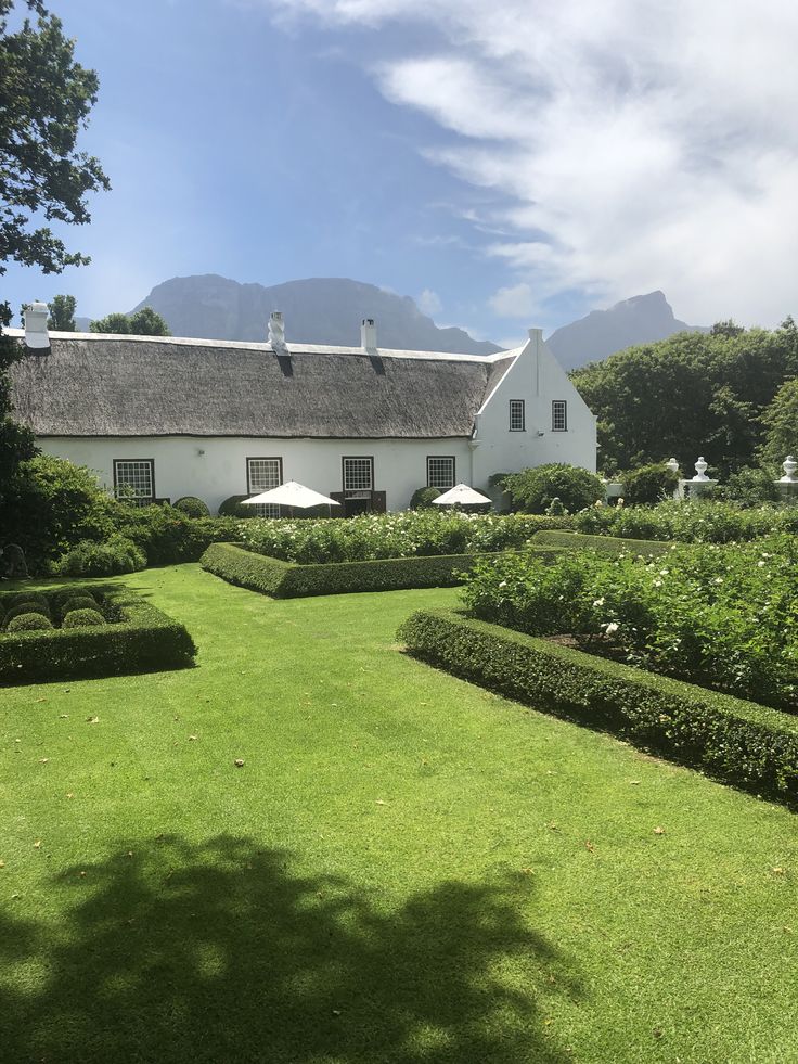 Image of a house in the Cape of Good Hope, in color